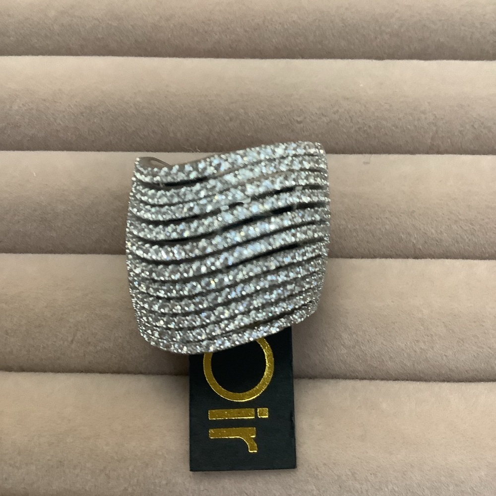 NWT NOIR STATEMENT RING
Solid brass plated in Rhodium with CZ stones